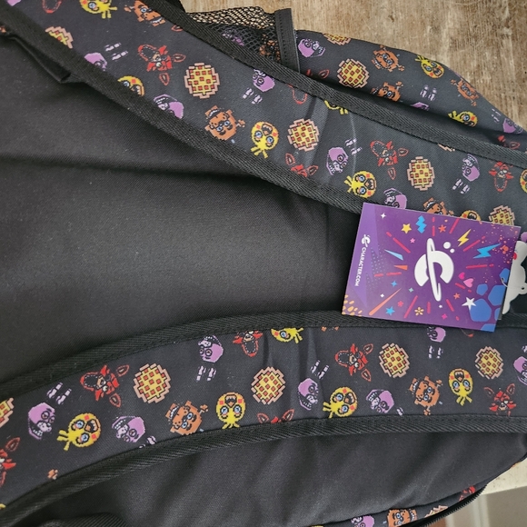 FIVE nights at Freddie's book sack - Picture 5 of 8